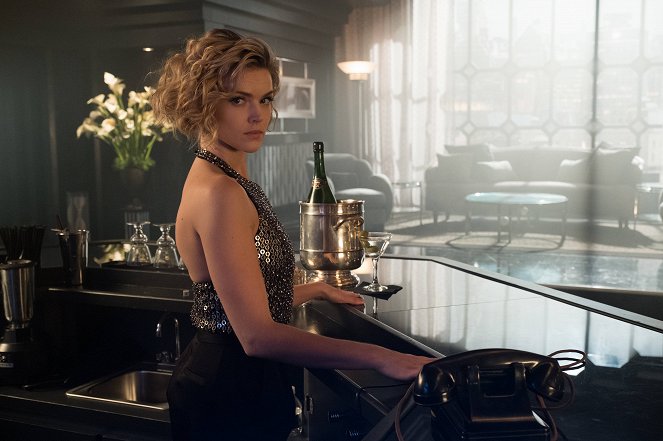 Gotham - Mad City: Smile Like You Mean It - Promoción - Erin Richards