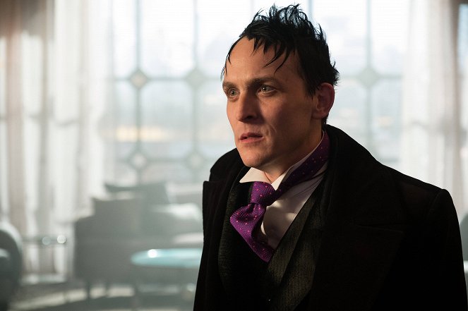 Gotham - Season 3 - Mad City: Smile Like You Mean It - Photos - Robin Lord Taylor