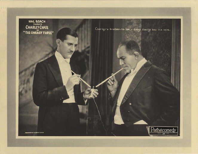 The Uneasy Three - Fotocromos - Charley Chase, Bull Montana