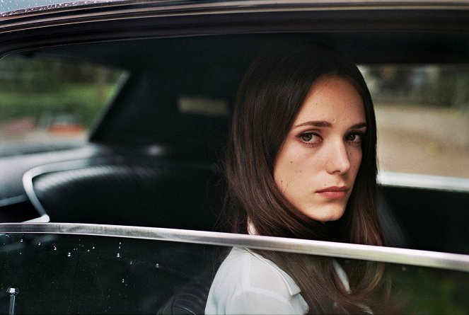 The Lady in the Car with Glasses and a Gun - Photos - Stacy Martin