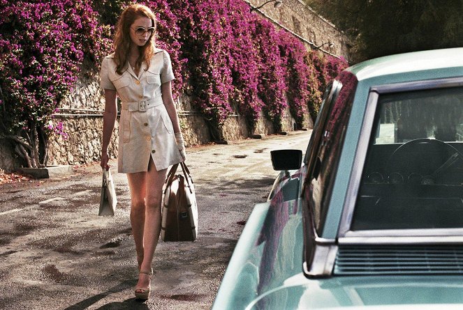 The Lady in the Car with Glasses and a Gun - Filmfotos - Freya Mavor