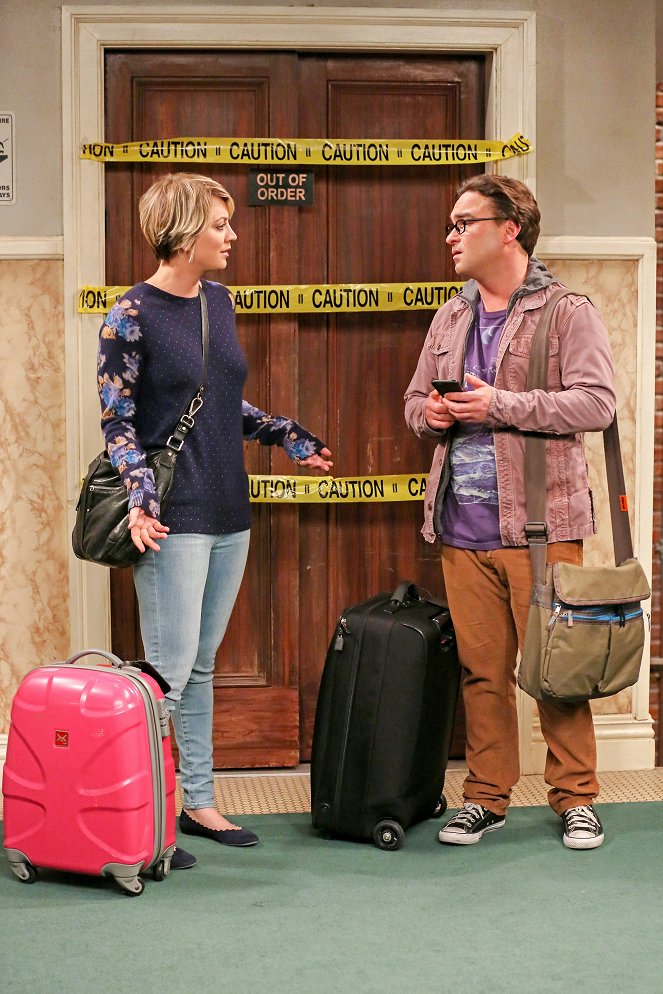 The Big Bang Theory - Season 8 - The Graduation Transmission - Photos - Kaley Cuoco, Johnny Galecki