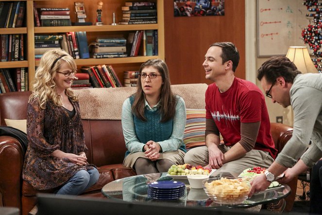 The Big Bang Theory - The Holiday Summation - Van film - Melissa Rauch, Mayim Bialik, Jim Parsons, Johnny Galecki