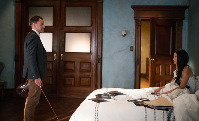 Elementary - Die Fälle des Sherlock Holmes - Season 5 - Der nackte Zeuge - Filmfotos - Jonny Lee Miller, Lucy Liu