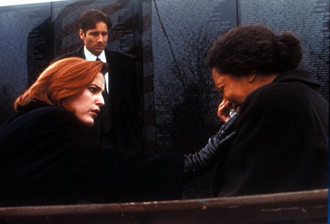 The X-Files - Unrequited - Van film - Gillian Anderson, David Duchovny, Lesley Ewen
