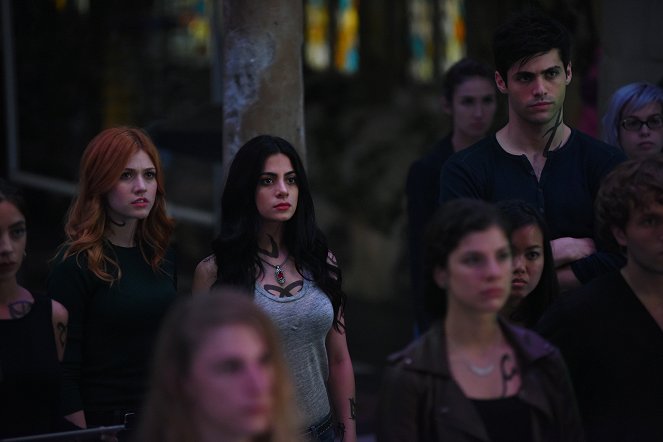 Shadowhunters: The Mortal Instruments - Wrota ciemności - Z filmu - Katherine McNamara, Emeraude Toubia, Matthew Daddario