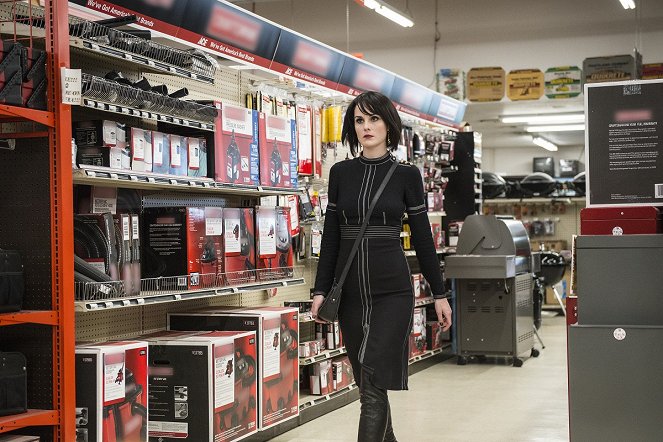 Good Behavior - All the Things - Photos - Michelle Dockery