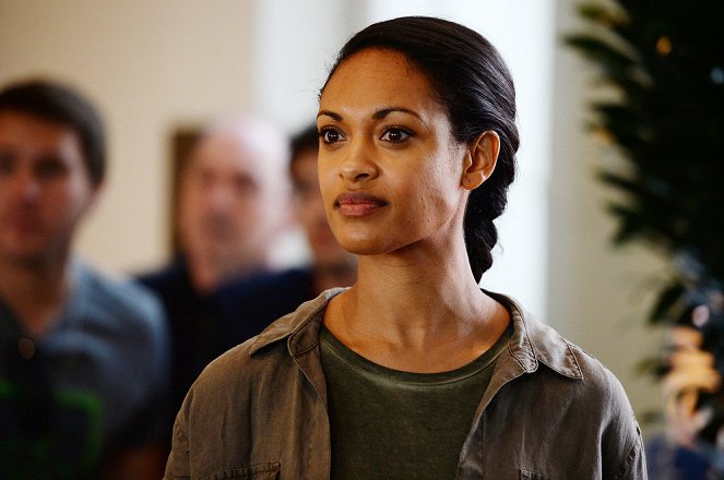 Shooter - Red on Red - Do filme - Cynthia Addai-Robinson