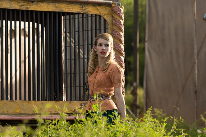 American Horror Story - Test of Strength - Photos - Emma Roberts