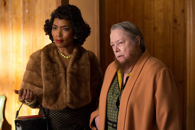 American Horror Story - Test of Strength - Photos - Kathy Bates