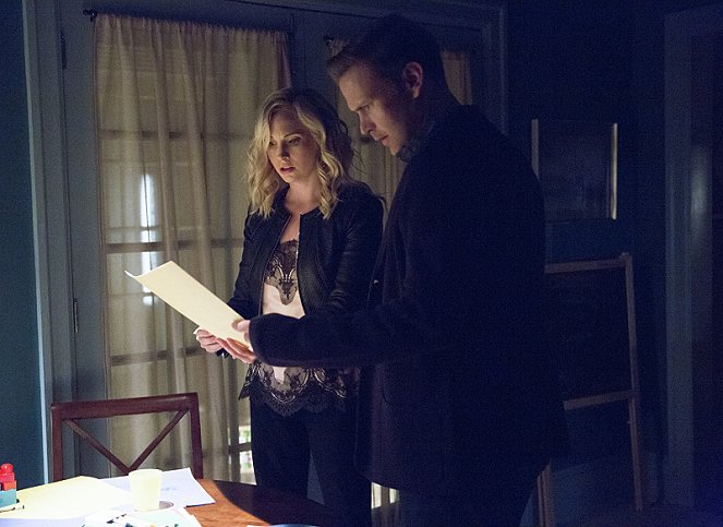 The Vampire Diaries - Coming Home Was a Mistake - Photos - Candice King, Matthew Davis