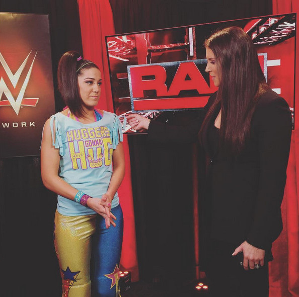 WWE Monday Night RAW - Z nakrúcania - Pamela Martinez, Stephanie McMahon