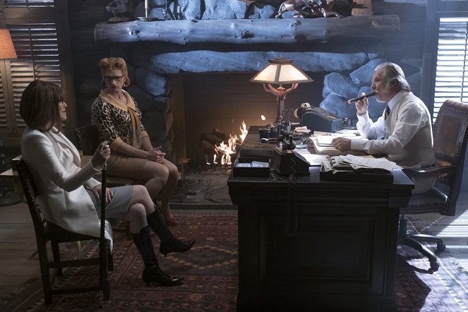 A Series of Unfortunate Events - The Miserable Mill: Part Two - Photos - Catherine O'Hara, Neil Patrick Harris