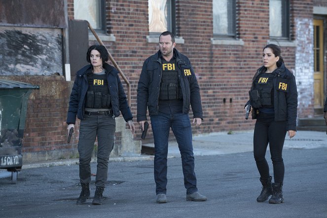 Blindspot - Droll Autumn, Unmutual Lord - Photos - Jaimie Alexander, Sullivan Stapleton, Audrey Esparza