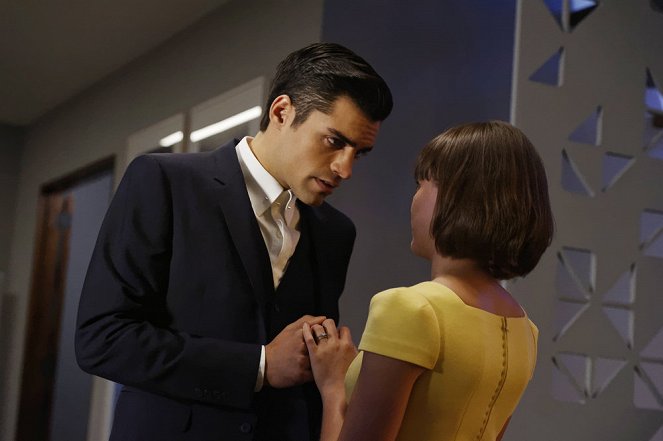 Incorporated - Cost Containment - Do filme - Sean Teale