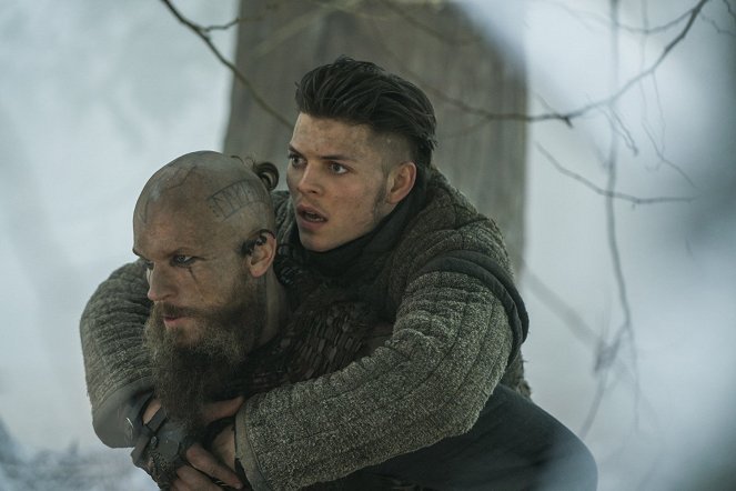 Vikings - O grande exército - Do filme - Gustaf Skarsgård, Alex Høgh Andersen