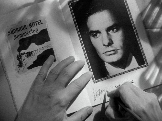 Letter from an Unknown Woman - Photos - Louis Jourdan