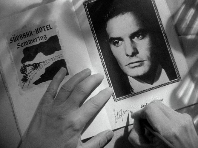 Letter from an Unknown Woman - Van film - Louis Jourdan