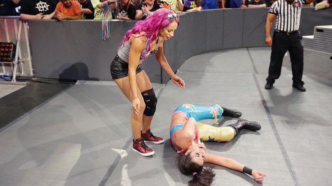 Wrestling: WWE Raw - Photos - Mercedes Kaestner-Varnado, Pamela Martinez