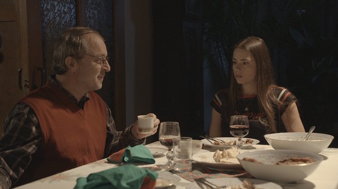 Škoda lásky - Host u tabule - De la película - Luboš Veselý