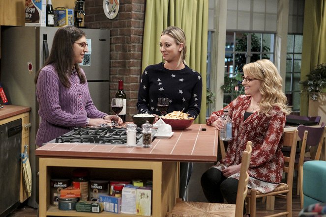 The Big Bang Theory - Season 10 - The Romance Recalibration - Photos - Mayim Bialik, Kaley Cuoco, Melissa Rauch