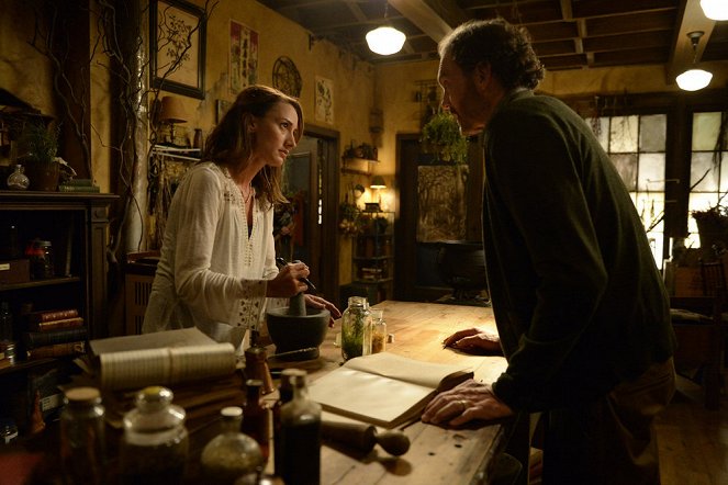 Grimm - Oh Captain, My Captain - Photos - Bree Turner, Silas Weir Mitchell