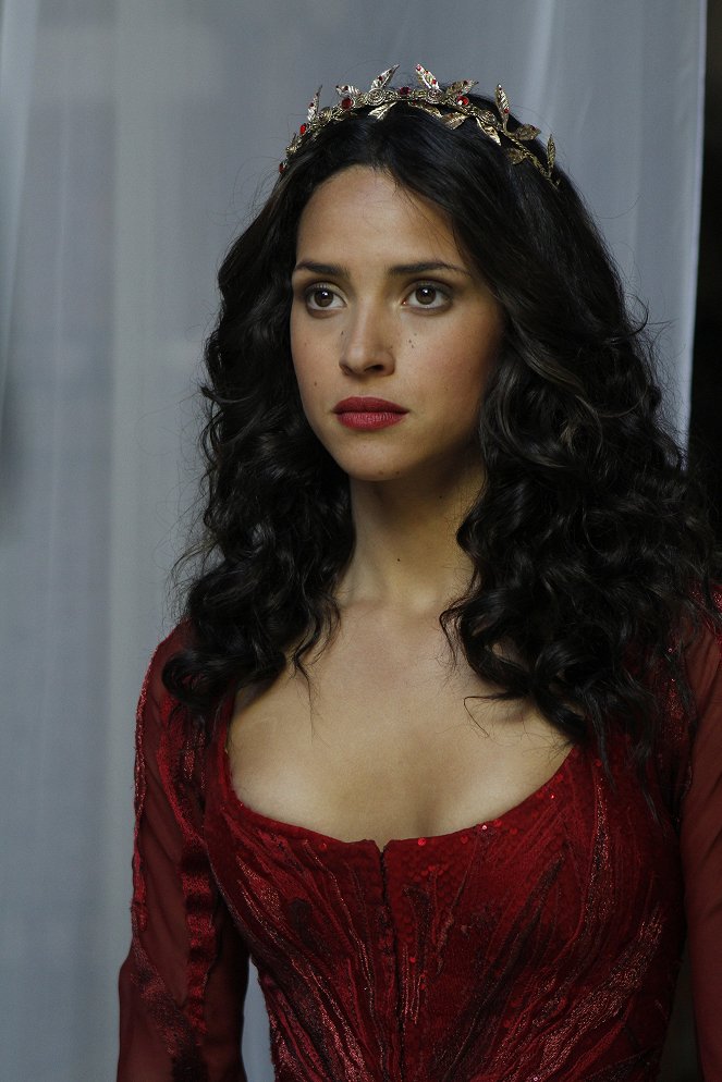 Emerald City - Mistress-New-Mistress - Photos - Adria Arjona