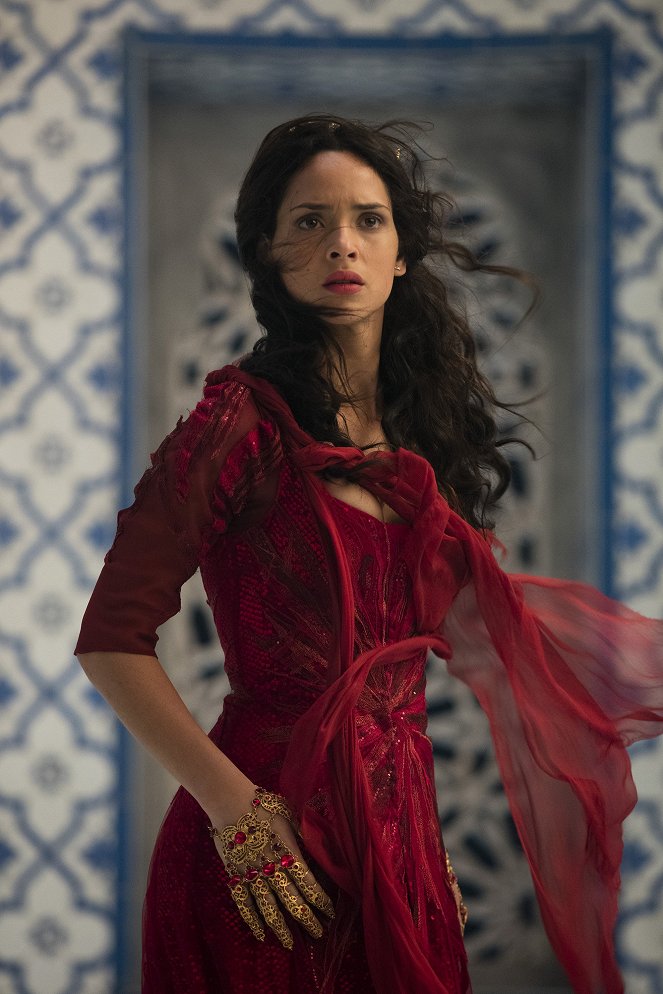 Emerald City - Mistress-New-Mistress - Do filme - Adria Arjona