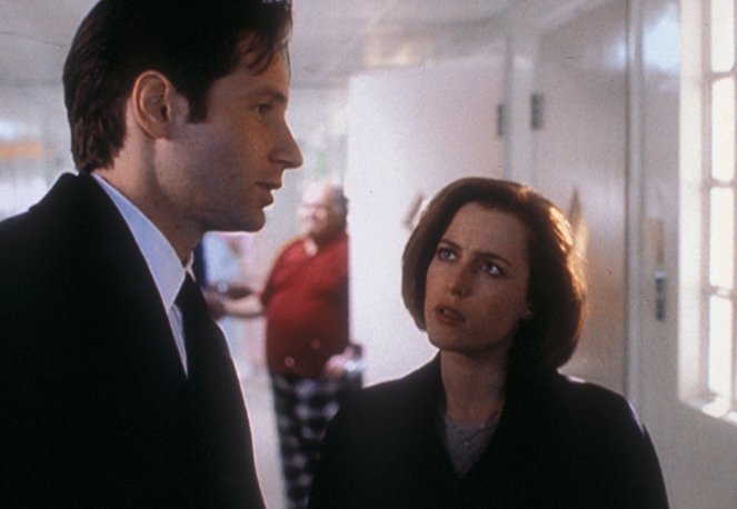 The X-Files - Elegy - Photos - David Duchovny, Gillian Anderson
