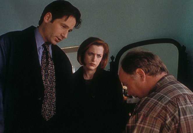 The X-Files - Elegy - Photos - David Duchovny, Gillian Anderson, Steven M. Porter
