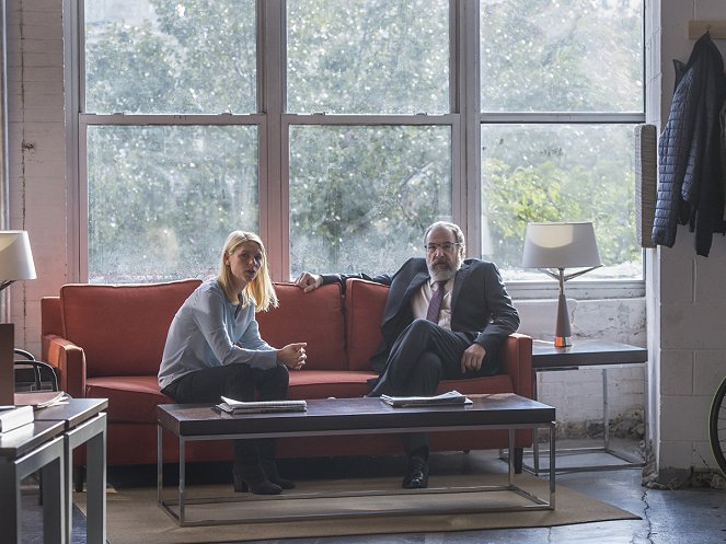 Homeland - The Man in the Basement - Photos - Claire Danes, Mandy Patinkin