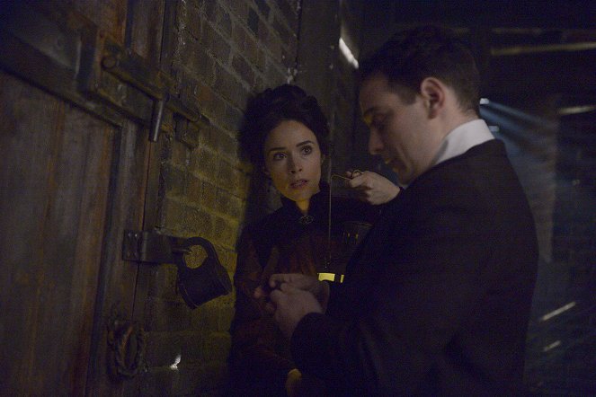 Timeless - The World's Columbian Exposition - Photos - Abigail Spencer