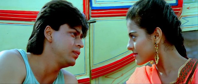 Karan Arjun - Z filmu - Shahrukh Khan, Kajol