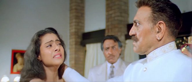 Karan Arjun - Z filmu - Kajol, Amrish Puri