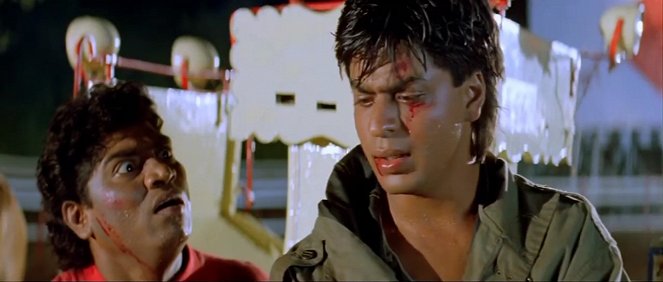 Karan Arjun - Kuvat elokuvasta - Johny Lever, Shahrukh Khan