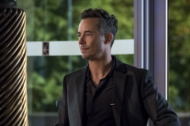The Flash - Borrowing Problems from the Future - Photos - Tom Cavanagh