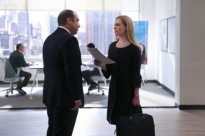 Suits - She's Gone - Photos - Rick Hoffman, Amanda Schull
