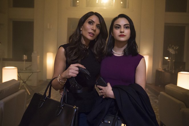 Riverdale - Chapter One: The River's Edge - Photos - Marisol Nichols, Camila Mendes