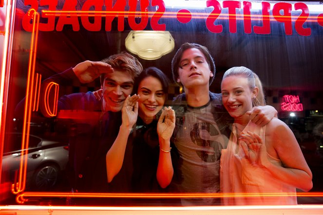 Riverdale - Chapter One: The River's Edge - Photos - K.J. Apa, Camila Mendes, Cole Sprouse, Lili Reinhart