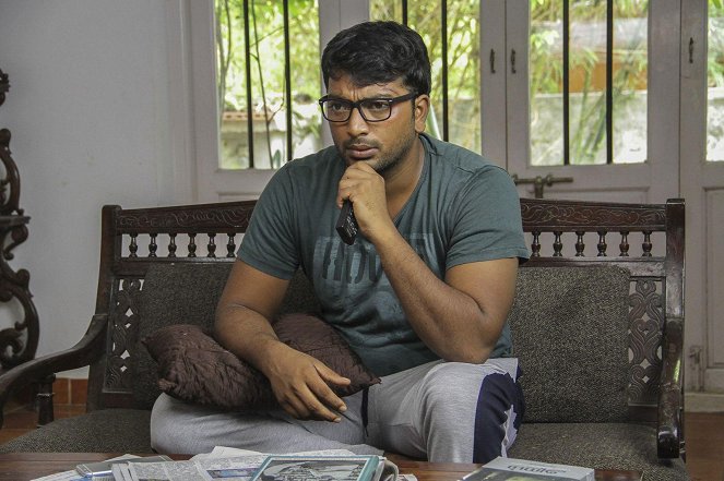 Adhe Kangal - Photos - Kalaiyarasan