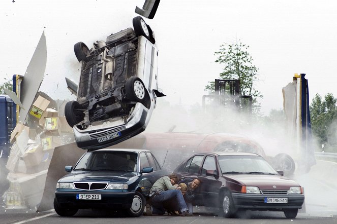 Alarm für Cobra 11 - Die Autobahnpolizei - Season 13 - Die Leibwächter - Filmfotos - Tom Beck, Erdogan Atalay