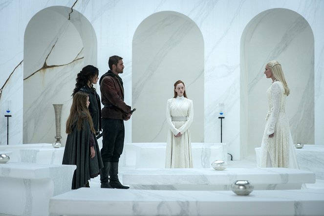Emerald City - They Came First - Photos - Oliver Jackson-Cohen, Lily Newmark, Joely Richardson