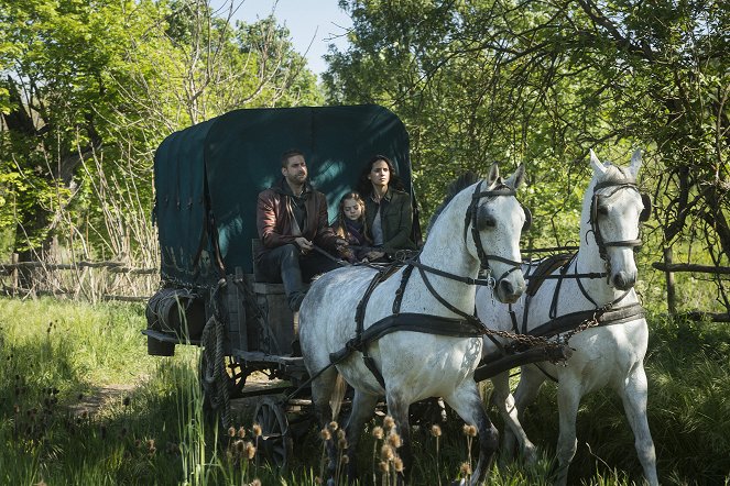 Emerald City - They Came First - Photos - Oliver Jackson-Cohen, Adria Arjona