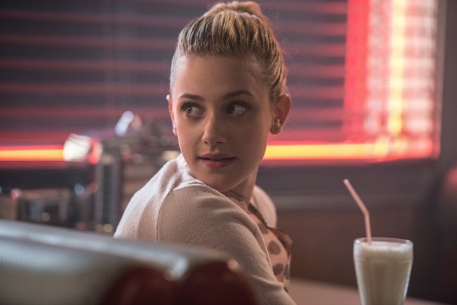 Riverdale - Chapter Two: A Touch of Evil - Photos - Lili Reinhart