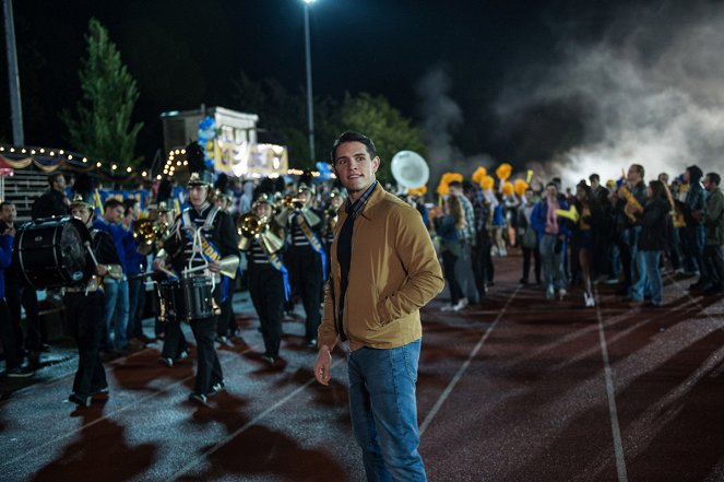 Riverdale - Chapter Two: A Touch of Evil - Photos - Casey Cott