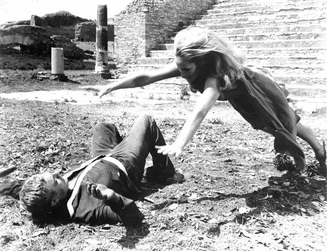 La víctima número 10 - De la película - Marcello Mastroianni, Ursula Andress
