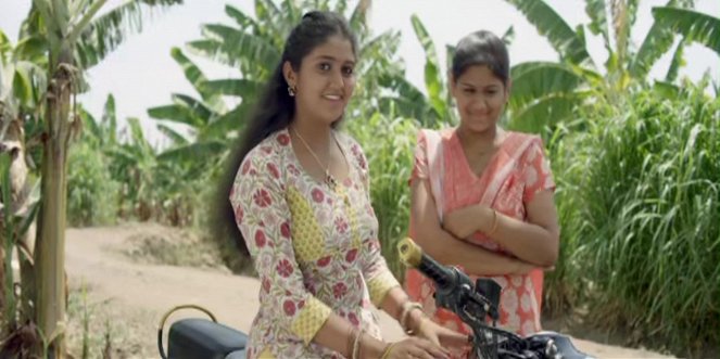 Sairat - Van film - Rinku Rajguru, Anuja Mule