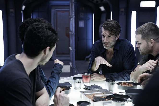 The Expanse - Safe - Photos - Thomas Jane, Wes Chatham