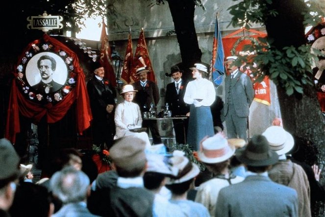 Rosa Luxemburg - Filmfotos - Barbara Sukowa