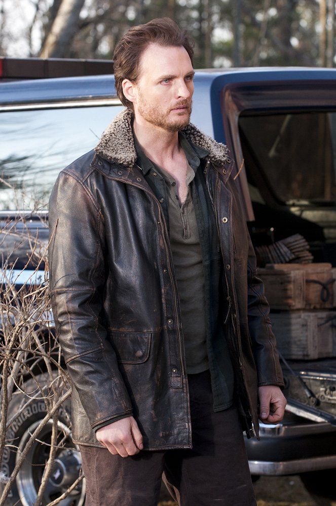 Red: Werewolf Hunter - Photos - Greg Bryk